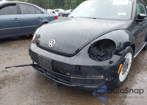 2015 Volkswagen Beetle 1.8T z USA, uszkodzony, nr VIN 3VWJ17AT8FM623288
